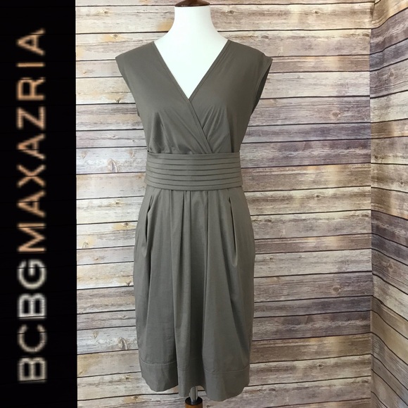 BCBGMaxAzria Dresses & Skirts - BCBGMaxAzria Crossover V Neck Sleeveless Dress 8